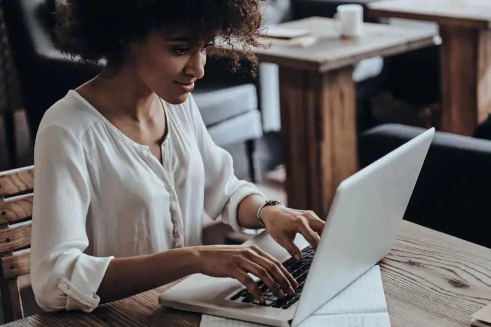 Currículo online: como criar, adaptar e aumentar suas chances no mercado de trabalho