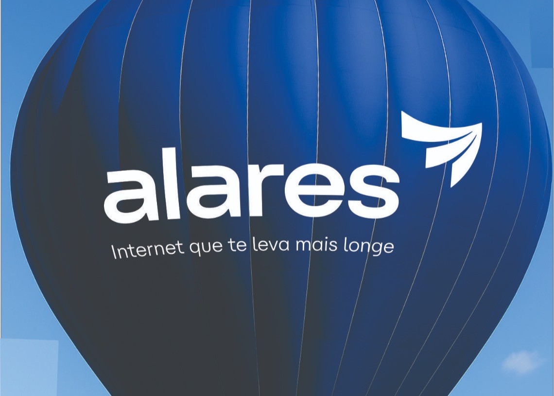 Alares promove experiência de voo cativo com balão em Marília