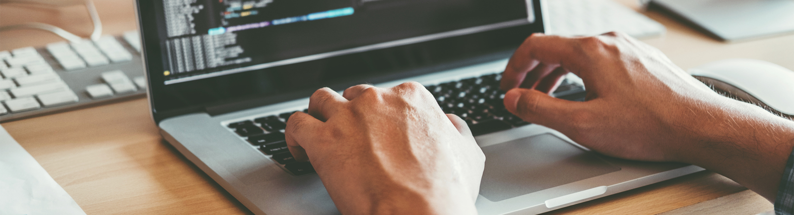 5 cursos de programação gratuitos para fazer em 2023